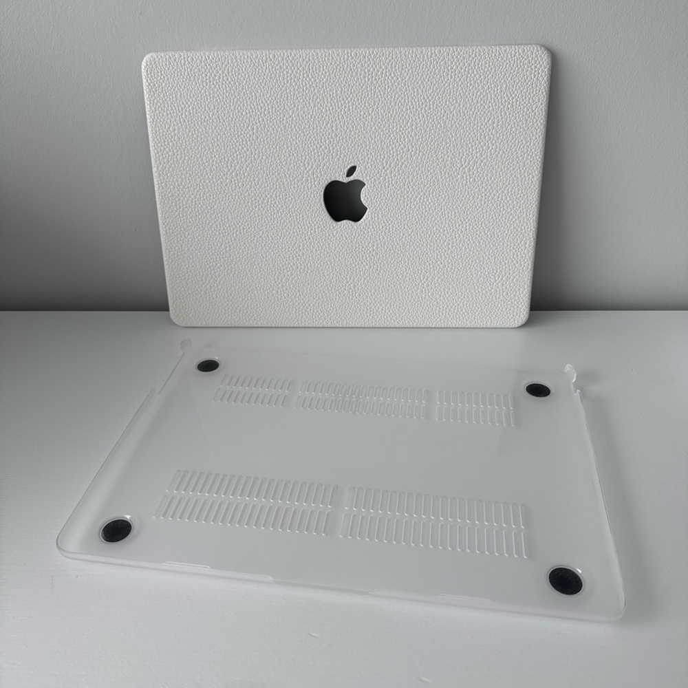 MacBook Air Case - white pebbled leather effect